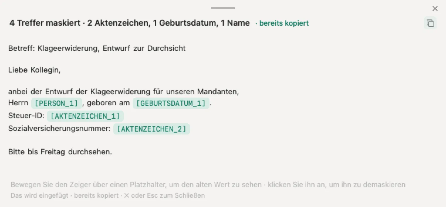 KI-Tools in der Kanzlei mit Nonimo: ein Schriftsatzentwurf, in dem Name, Geburtsdatum, Steuer-ID und Sozialversicherungsnummer des Mandanten durch Platzhalter ersetzt sind; oben meldet das Fenster vier maskierte Treffer