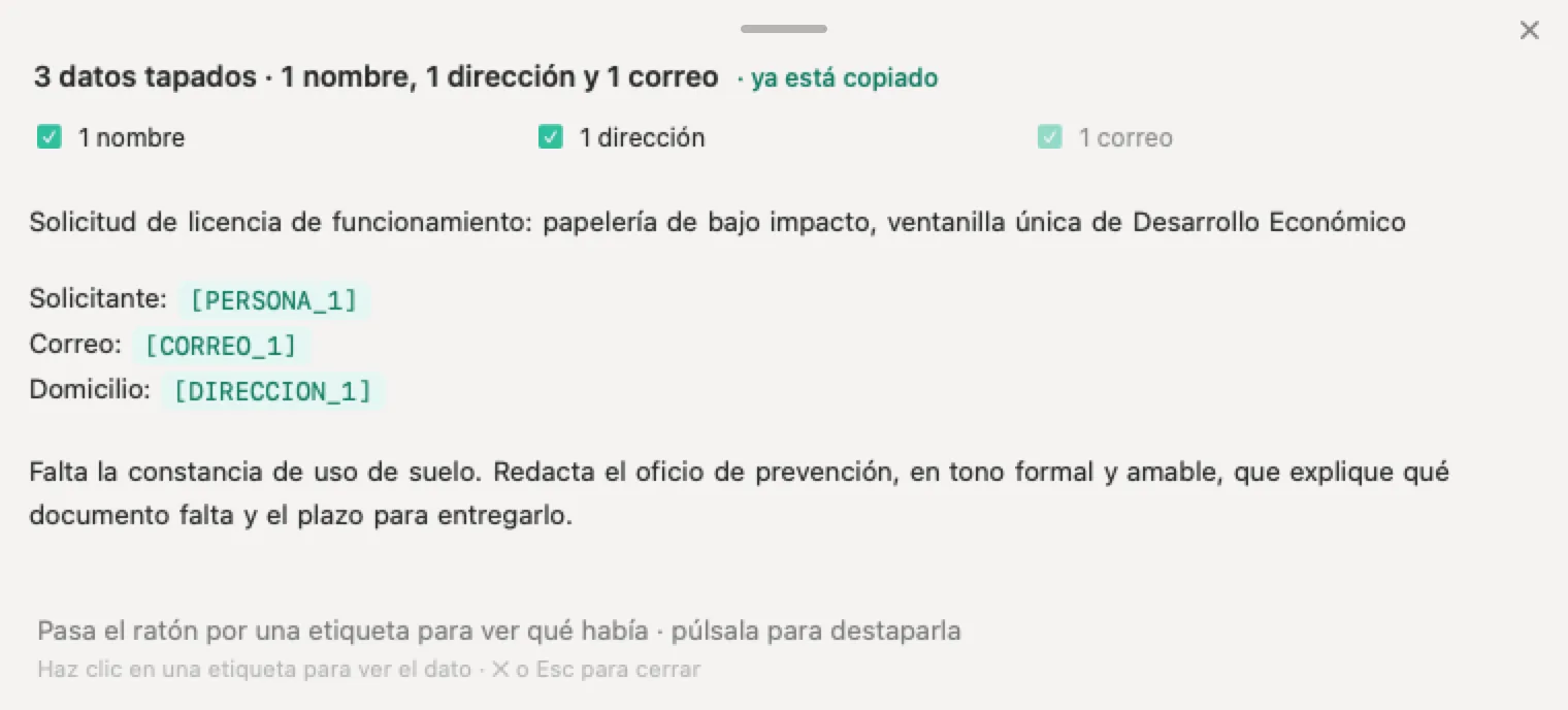IA para municipios con Nonimo: una solicitud inventada de licencia de funcionamiento con el nombre, el correo y el domicilio del solicitante ocultos, y el trámite y el documento que falta a la vista